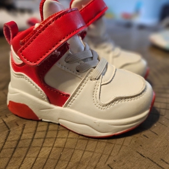 Baby's shoes - Picture 2 of 4